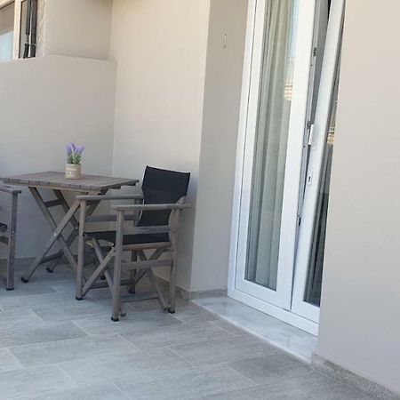 Chriselia 1 Apartment เนอาโรดา ภายนอก รูปภาพ