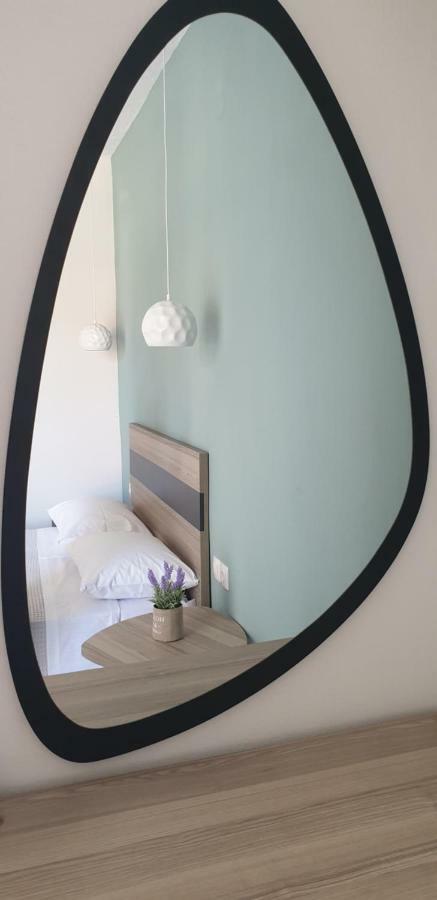 Chriselia 1 Apartment เนอาโรดา ภายนอก รูปภาพ
