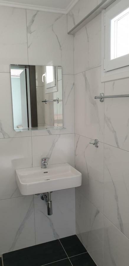 Chriselia 1 Apartment เนอาโรดา ภายนอก รูปภาพ